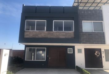 Casa en fraccionamiento en  Avenida Cholula, La Trinidad Sanctórum, Cuautlancingo, Puebla, 72730, Mex