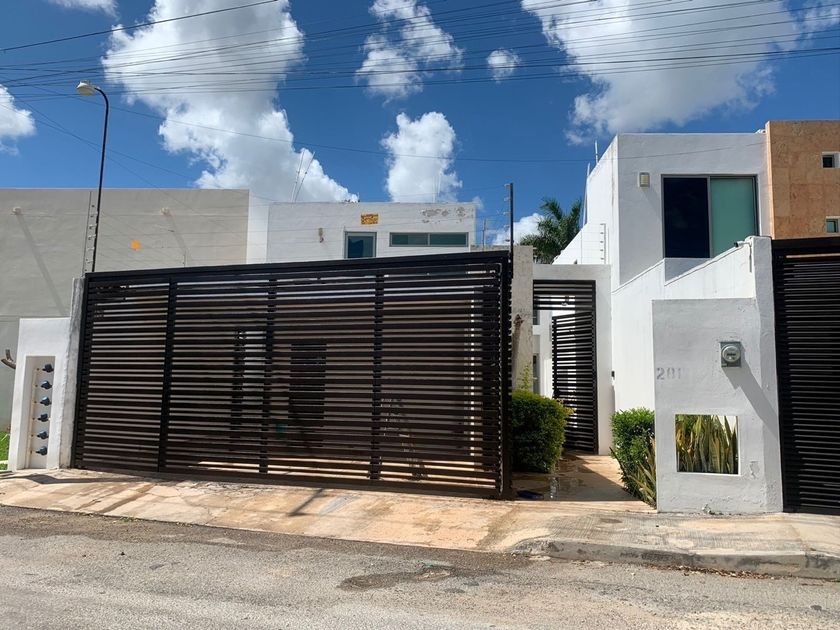 renta Casa en Fraccionamiento Montebello, Mérida, Mérida, Yucatán  (EB-LC4243r)