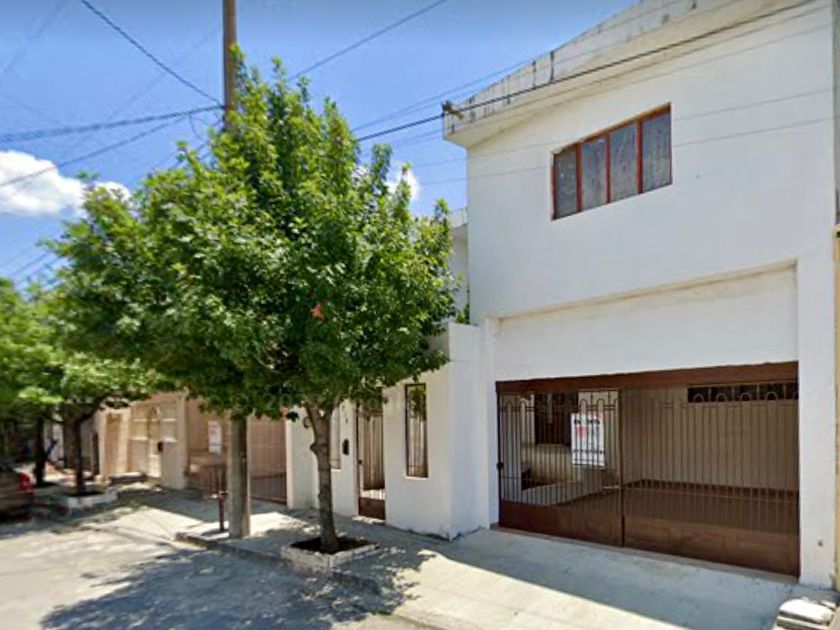 venta Casa en Jardines de La Silla, Juárez, Nuevo León (64-CV-1401)-  
