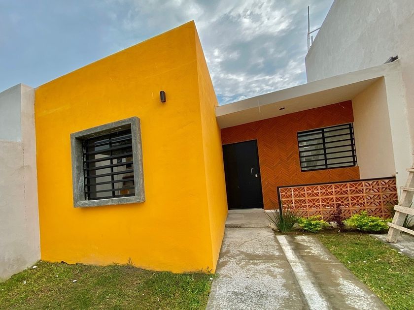 venta Casa en Camino Real, Colima, Municipio de Colima (EB-LU4640s)-  