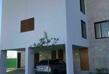 Casa en  Calle Lago Cuitzeo, Fraccionamiento Cumbres Del Lago, Querétaro, 76230, Mex