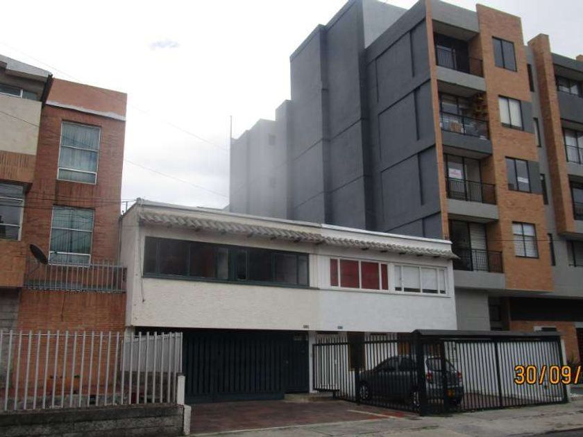 Casa en venta Cra. 18a ##143-34, Bogotá, Colombia