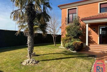 Chalet en  Villaquilambre, León Provincia