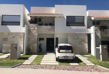 Casa en  Altozano El Nuevo Querétaro, Municipio De Querétaro