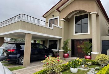 Casa en  W5h5+93 Samborondón, Ecuador