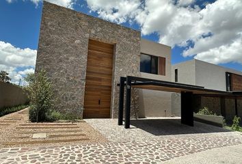 Casa en  Altozano El Nuevo Querétaro, Municipio De Querétaro