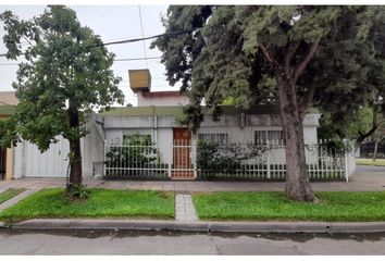 Casa en  Calle General Viamonte 2302-2400, Castelar, Morón, Morán, B1712, Provincia De Buenos Aires, Arg
