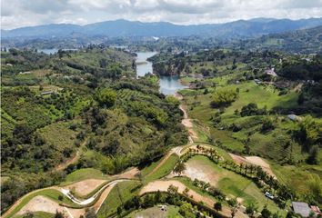 Lote de Terreno en  El Peñol, Antioquia