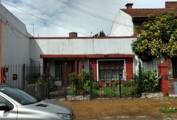 P. H. TODO EN PLANTA BAJA AL FRENTE EN VILLA SARMIENTO. VENTA