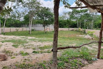 Lote de Terreno en  Calle 28 104-108, Cholul, Mérida, Yucatán, 97305, Mex