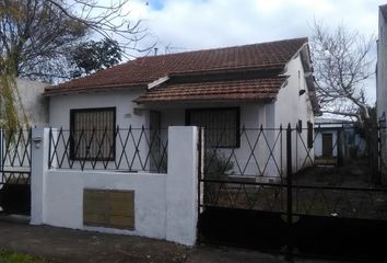 Casa en  Calle 32 3701-3799, Mar Del Plata, General Pueyrredón, B7603, Buenos Aires, Arg