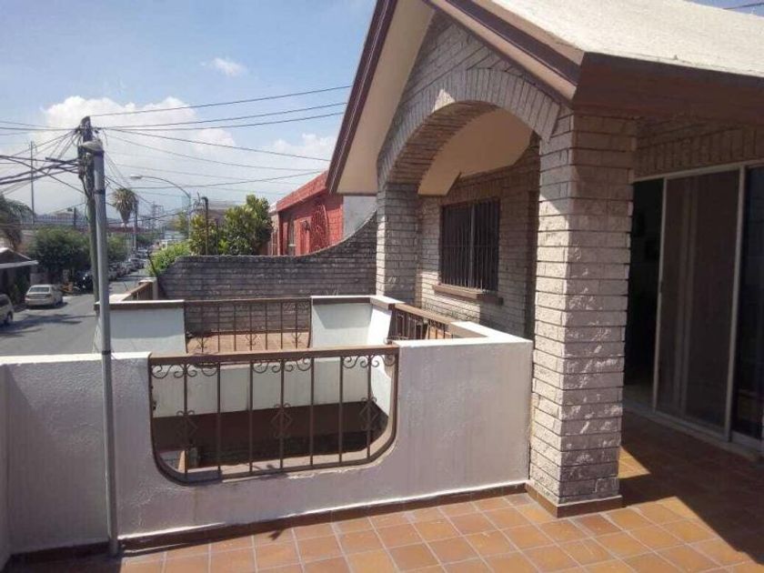 venta Casa en Mitras Norte, Monterrey (MX21-KY1683)