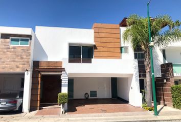 Casa en fraccionamiento en  Boulevard Municipio Libre, Fraccionamiento La Cima, Puebla, 72464, Mex