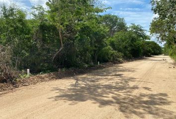 Lote de Terreno en  Yaxkukul, Yucatán