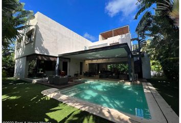 Casa en  Yucatán Country Club, Mérida, Yucatán