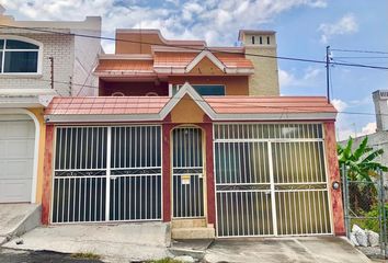 Casa en  Calle Reportaje 213-221, Fraccionamiento Periodistas, Morelia, Michoacán De Ocampo, 58270, Mex