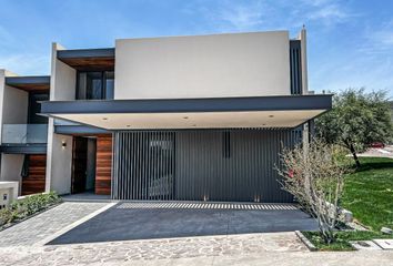 Casa en  Altozano El Nuevo Querétaro, Municipio De Querétaro