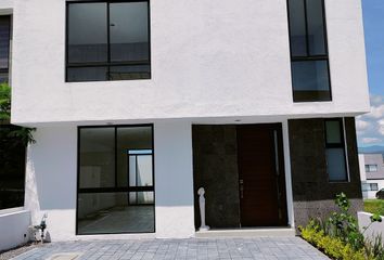 Casa en  Calle Cascada De Travertino, Fraccionamiento San Isidro, Querétaro, 76226, Mex