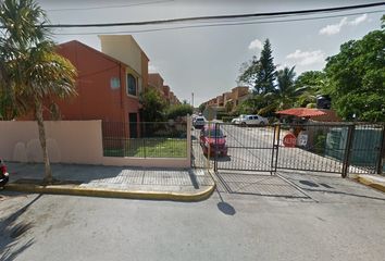 Casa en condominio en  Calle Araucarias, Fraccionamiento Ampliación Álamos, Benito Juárez, Quintana Roo, 77533, Mex