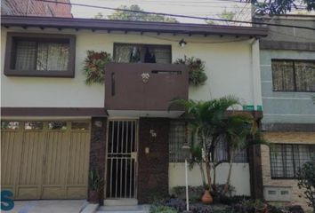 Casa en  La Ámerica, Medellín