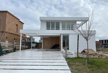 Casa en  Puertos Del Lago, Partido De Escobar