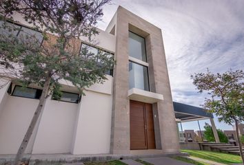 Casa en  Calle Lago Cuitzeo, Fraccionamiento Cumbres Del Lago, Querétaro, 76230, Mex