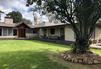 Casa en  De La Cueca 2901-2999, Villa Gobernador Udaondo, Ituzaingó, B1713, Buenos Aires, Arg