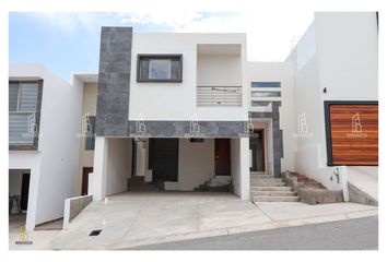 Casa en  Calle Valle De Bravo 2018, Valle Escondido, Chihuahua, 31054, Mex