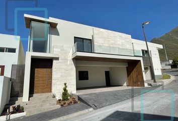 136 casas en venta en Portal Del Huajuco, Monterrey 