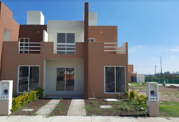 Casa en fraccionamiento en  Fraccionamiento Villa San Ángel, Boulevard Paseo Solidaridad, Rancho Grande, Irapuato, Guanajuato, México