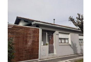 Casa en  Bernardino Rivadavia, Mar Del Plata