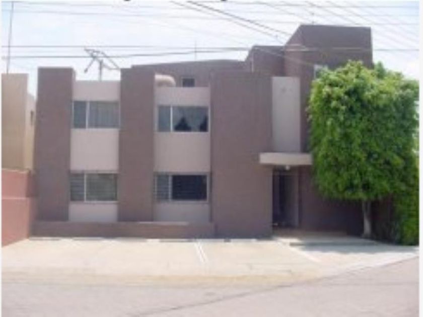 renta Casa en Paseos del Pedregal, Municipio de Querétaro (MX19-HJ8471)-  