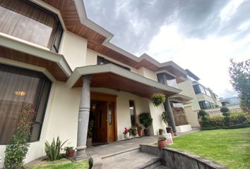 Casa en  Urbanizacion, Vgx2+4ff, Quito 170134, Ecuador