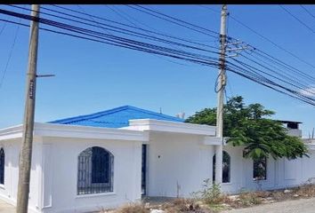 Casa en  Q4cv+rvj, Santa Elena, Ecuador