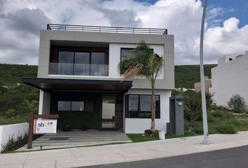 Casa en  Altozano El Nuevo Querétaro, Municipio De Querétaro