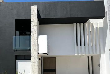 Casa en fraccionamiento en  Calle Pino, Valle Del Paraíso, Puebla, 72498, Mex