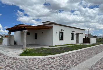 Casa en fraccionamiento en  Calle Benito Juárez, Colinas De San Miguel, San Miguel De Allende, Guanajuato, 37727, Mex