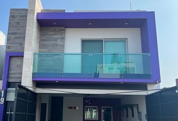 Casa en condominio en  Calle Bosque San Miguel 2084, Bosques De San Javier, Uruapan, Michoacán De Ocampo, 60190, Mex