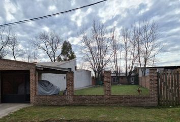 Casa en  Calle Tandil, Monte Grande, Esteban Echeverría, Provincia De Buenos Aires, Arg