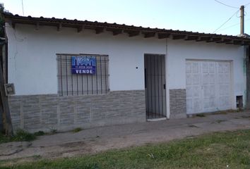 Casa en  Calle El Plata 1592, Almirante Brown, B1856, Provincia De Buenos Aires, Arg