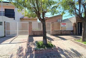 Casa en  Calle Estomba 2155, Bahía Blanca, B8000, Provincia De Buenos Aires, Arg