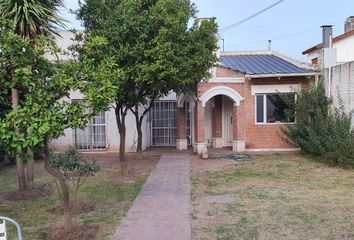 Casa en  Calle Castelli 1315, Bahía Blanca, B8000, Provincia De Buenos Aires, Arg