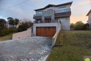 Casa en  Calle Leandro 88-88, Sierra De Los Padres, General Pueyrredón, B7627, Provincia De Buenos Aires, Arg