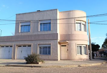 Casa en  Calle General Artigas 1701, Bahía Blanca, Provincia De Buenos Aires, Arg