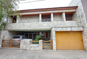 Casa en  Calle Uruguay 381, Bahía Blanca, B8000, Provincia De Buenos Aires, Arg