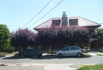 Casa en  Calle Las Acacias 204, Bahía Blanca, B8001, Provincia De Buenos Aires, Arg
