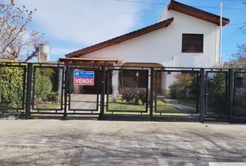 Casa en  Calle Misiones, Plaza Huincul, Confluencia, Neuquén, Arg