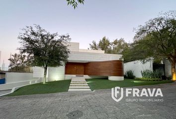 Casa en  Avenida Universidad, Residencial Puerta Del Bosque, Zapopan, Jalisco, 45116, Mex