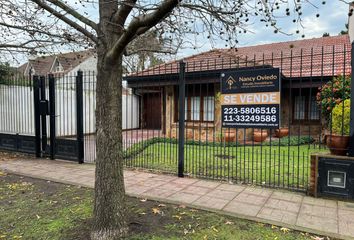 Casa en  Los Pinares, Mar Del Plata