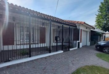 Casa en  Calle España 584, Morón, Morán, B1712, Provincia De Buenos Aires, Arg
